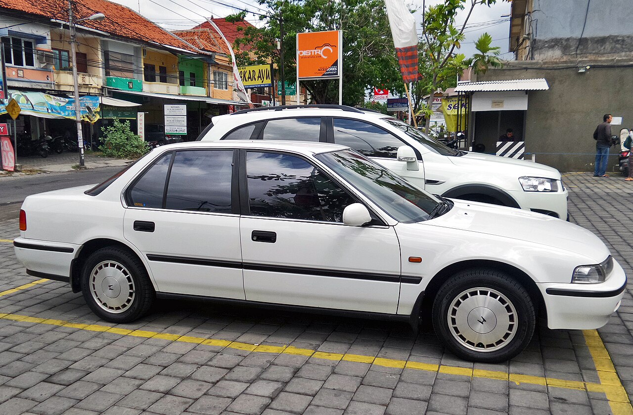 Honda Accord Maestro tampak samping