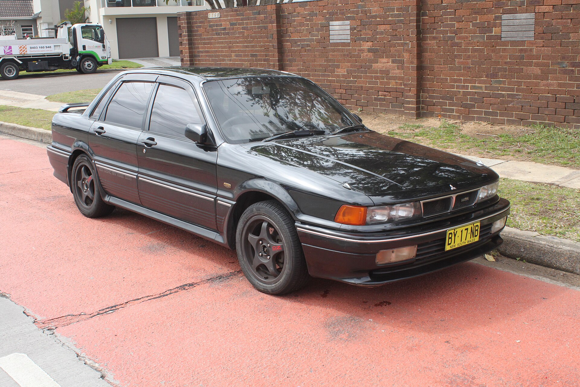 Mitsubishi Galant VR-4 tampak belakang