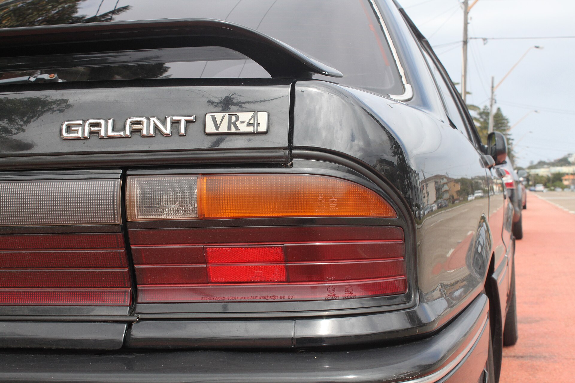 Mitsubishi Galant VR-4 tampak samping